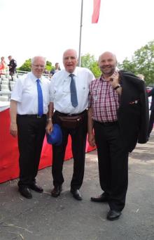 Bgm. Hans Benner aus Herborn, Bgm. Roger Pellence aus Pertuis, Vize-Bgm. Ernst Binder